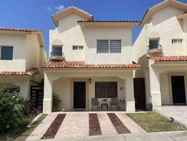 casa en venta boulevard alta california  tlajomulco de zuniga jalisco p3teCUv